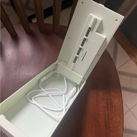 Tech Candy Clean Slate UV Sanitizing Case from FabFitFun - Picture 3 of 6